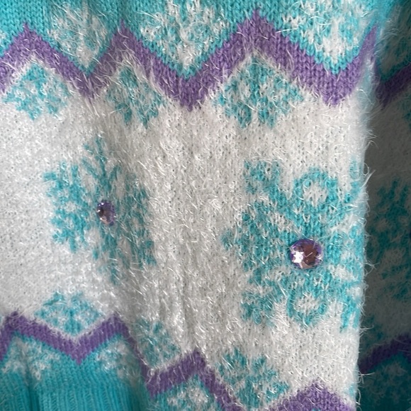 New. Women's Reindeer Graphic Holiday Sweater - Blue and White Size L and XL. - Picture 5 of 10